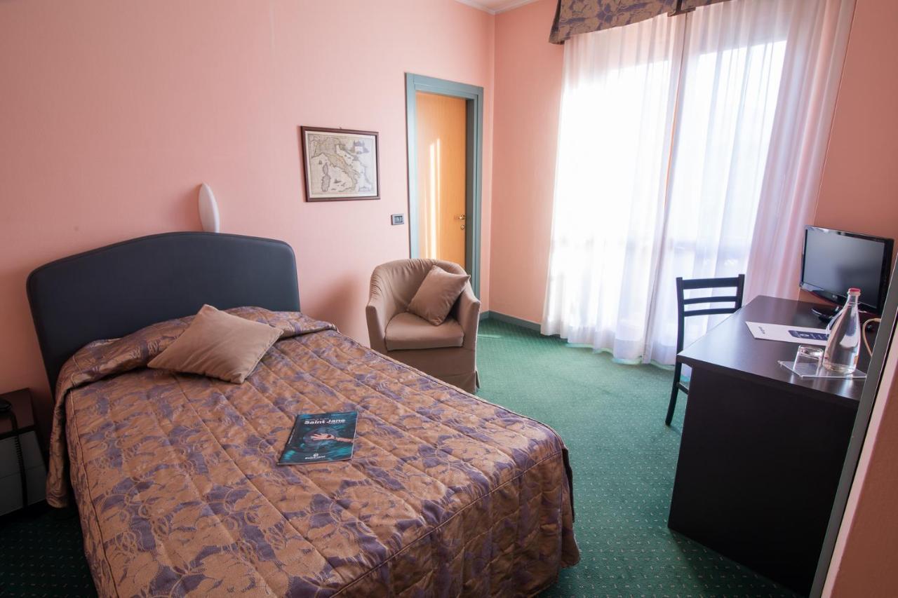 Hotel Vittoria Сондрио Екстериор снимка