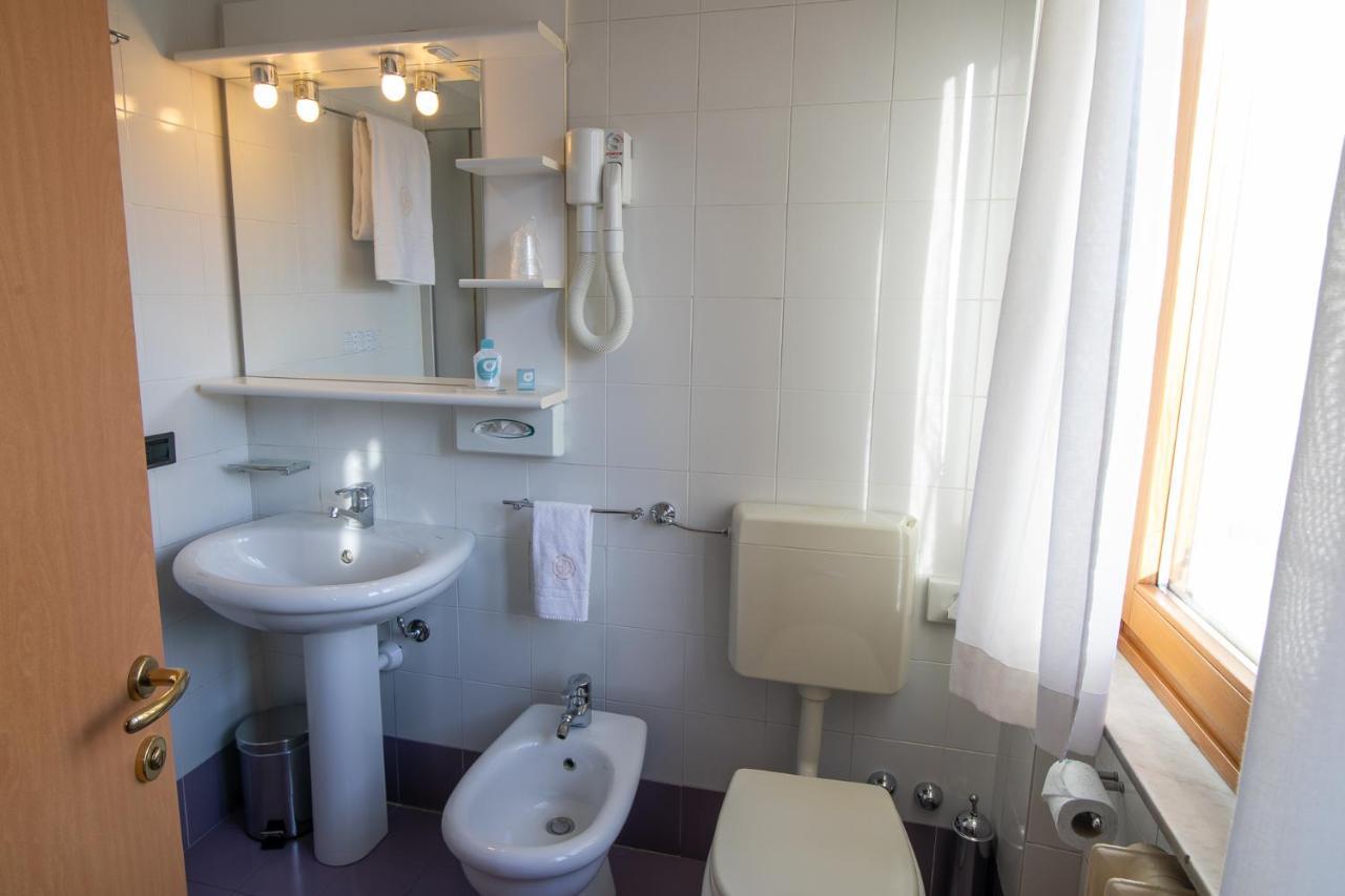 Hotel Vittoria Сондрио Екстериор снимка