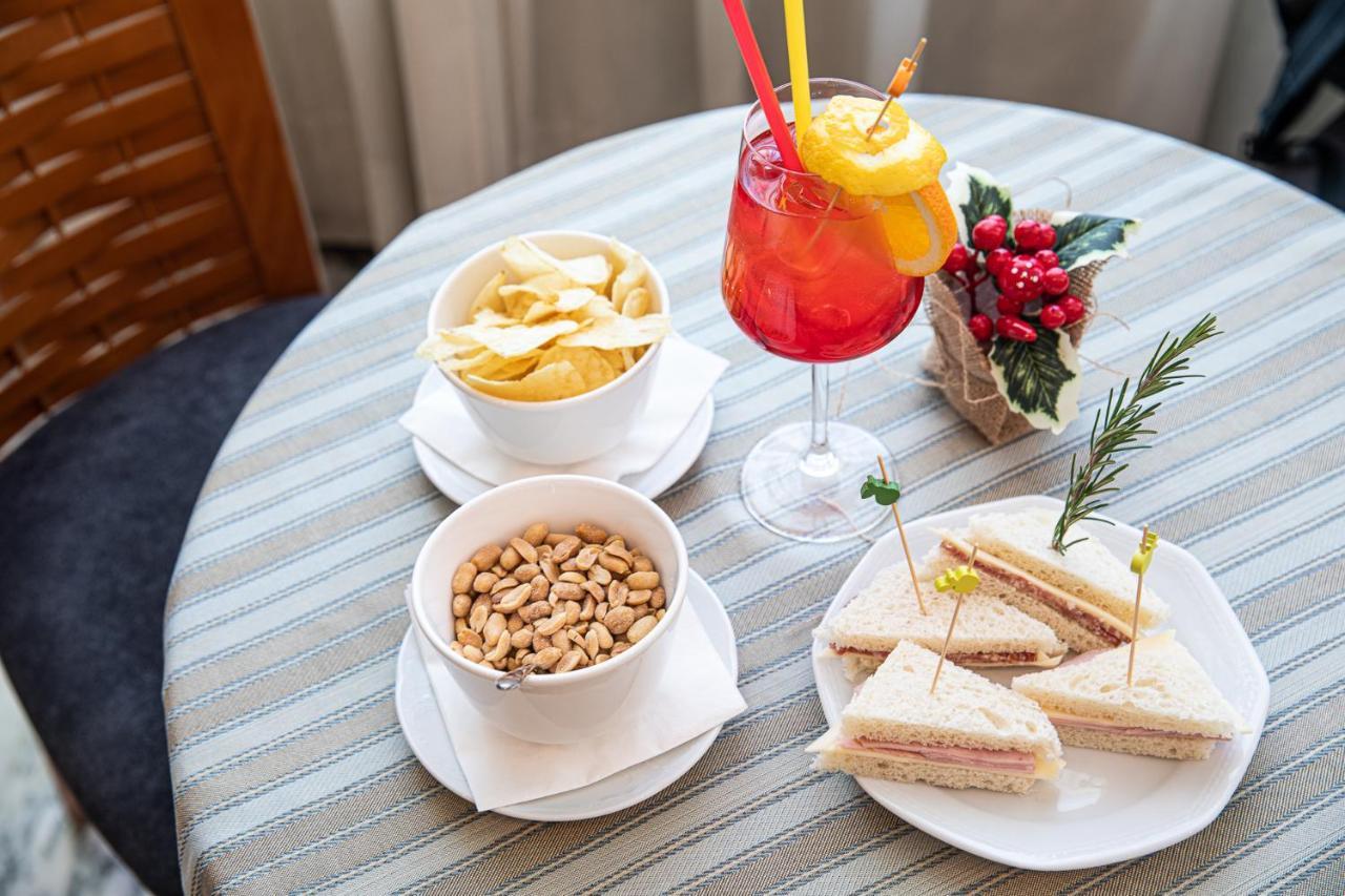 Hotel Vittoria Сондрио Екстериор снимка