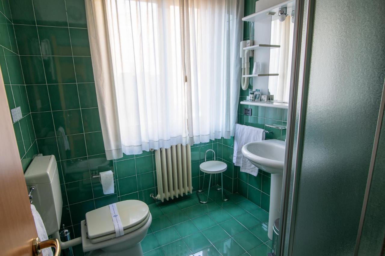 Hotel Vittoria Сондрио Екстериор снимка