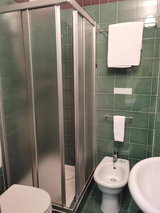 Hotel Vittoria Сондрио Екстериор снимка